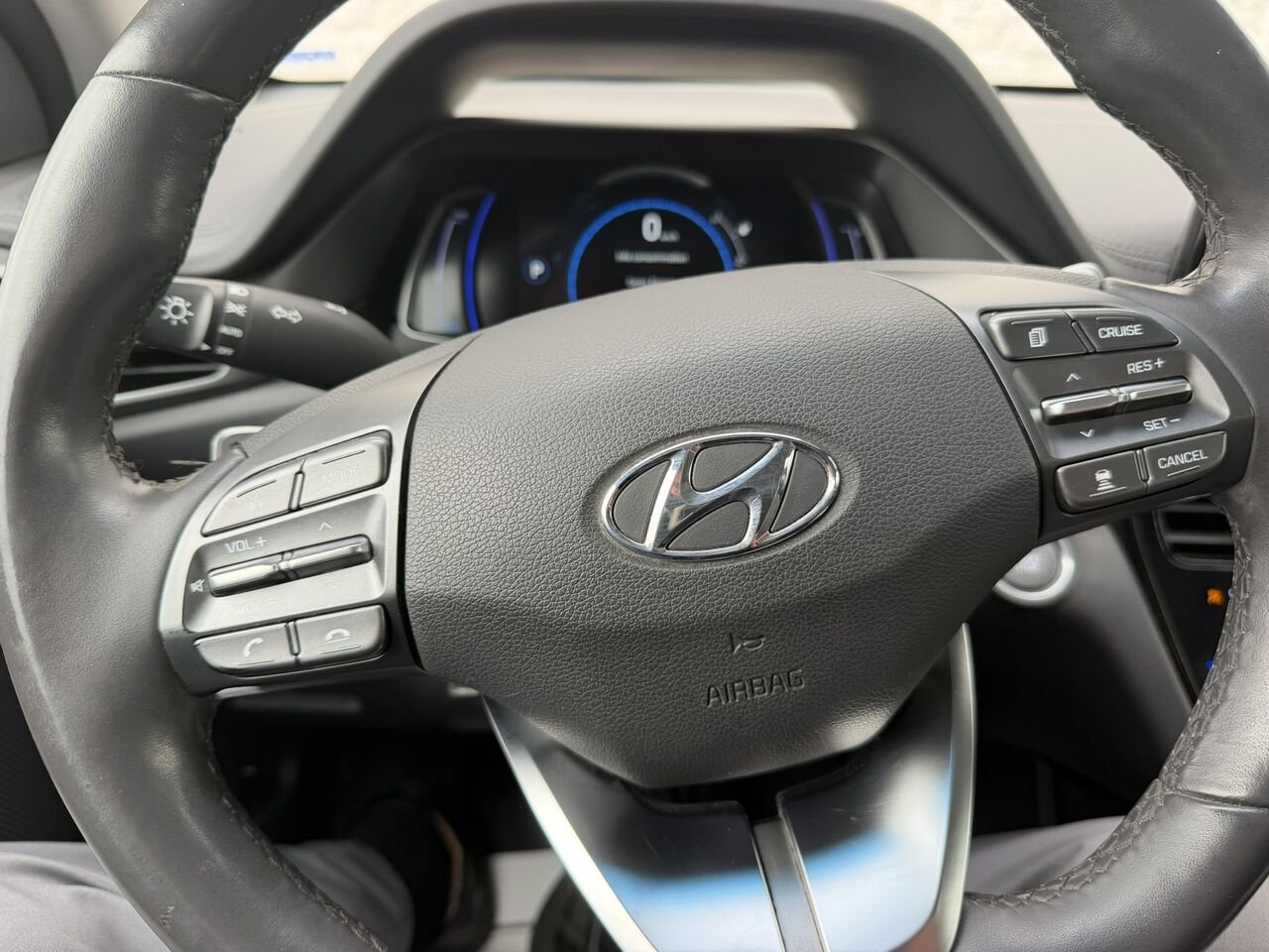 2021 Hyundai Ioniq Electric Ultimate Blue Laval - photo #25