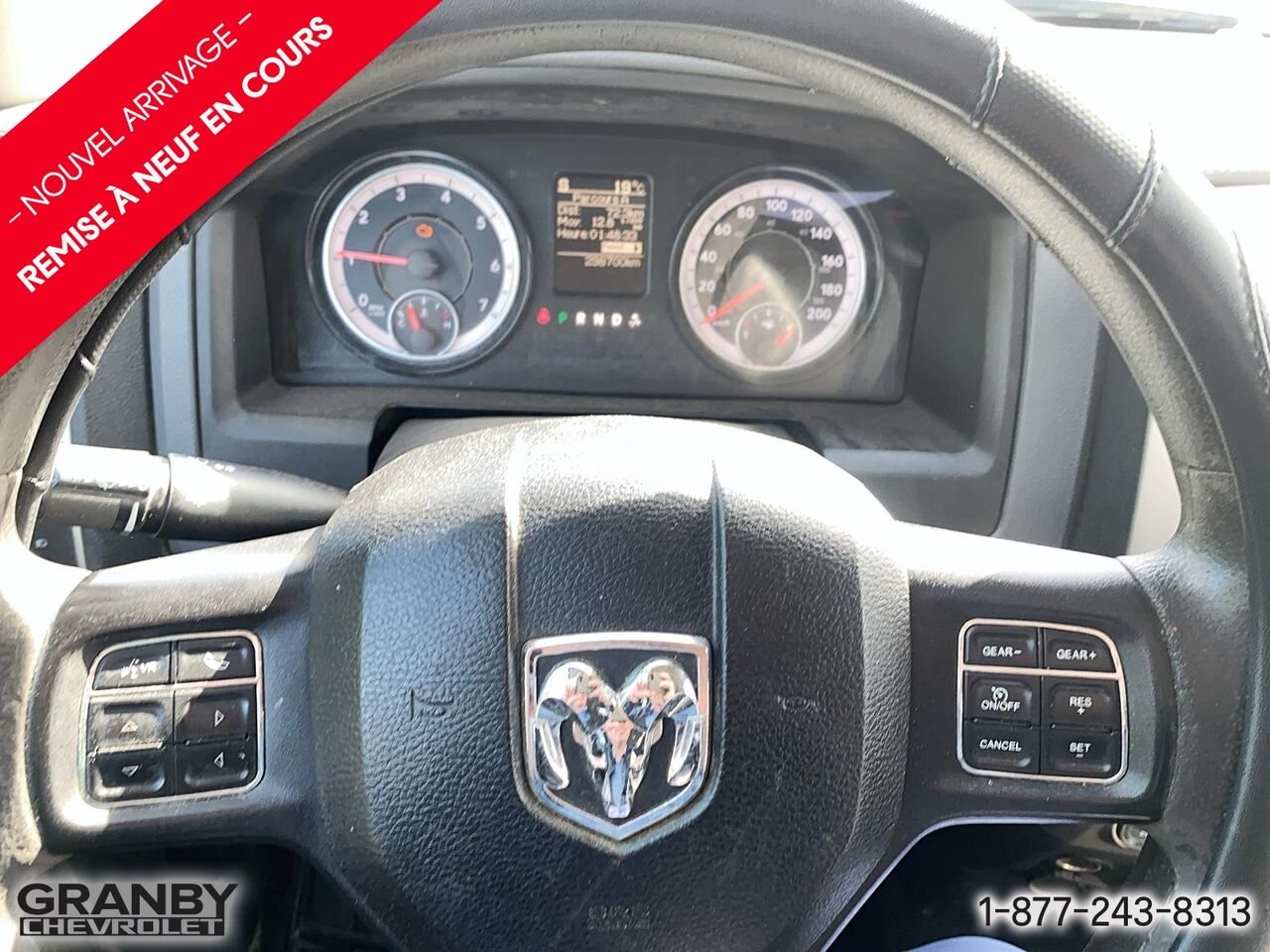 Ram 1500 Cabine quad 4RM, 140,5 po SLT | 27-0112B 2016 Noir Granby - photo #10