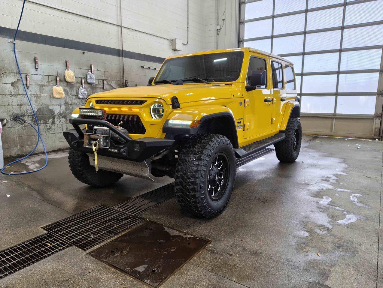 2019 Jeep Wrangler Unlimited Sahara 4x4 Yellow Sherwood Park - photo #2