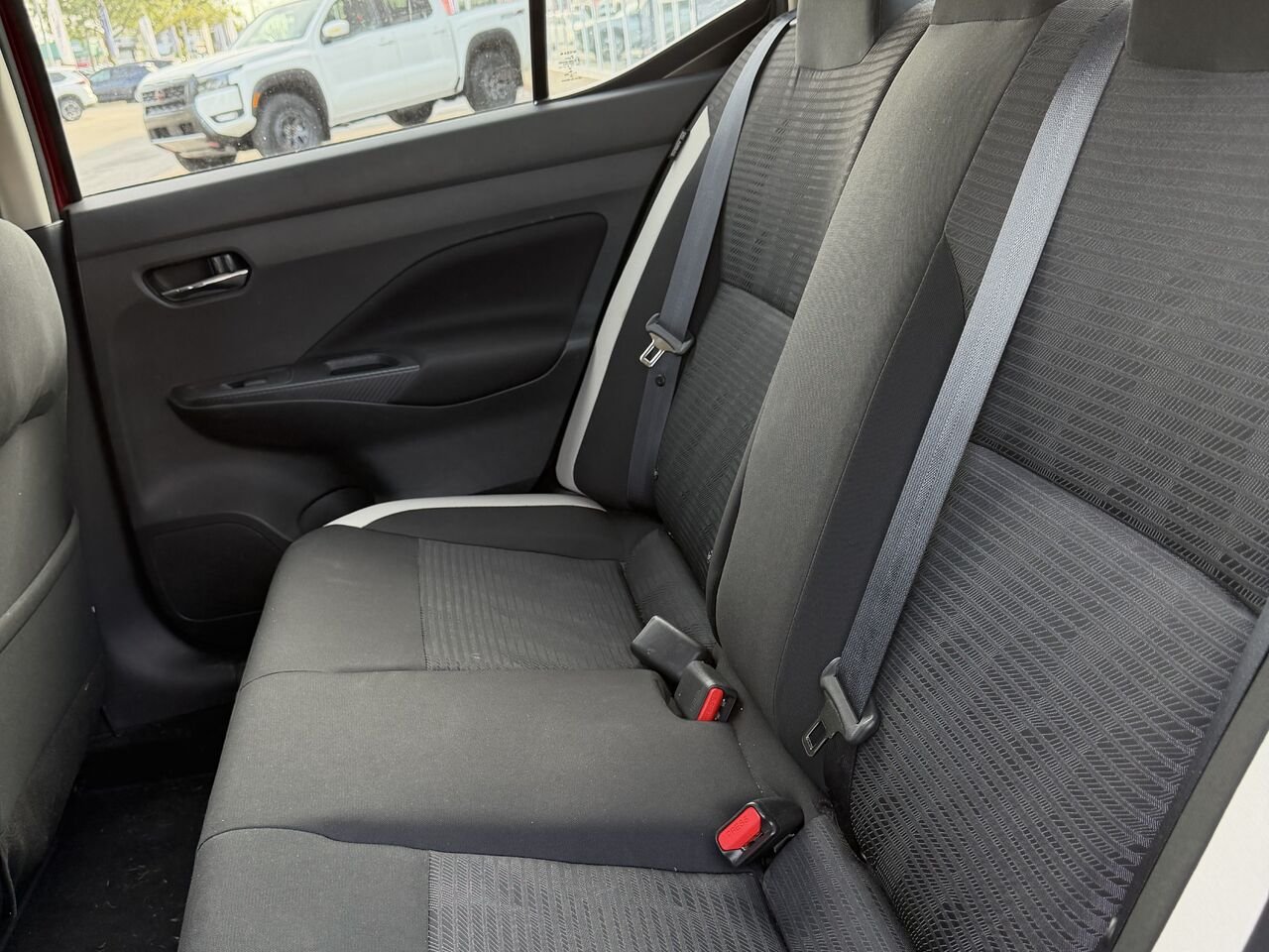 2021 Nissan Versa Red Châteauguay - photo #13