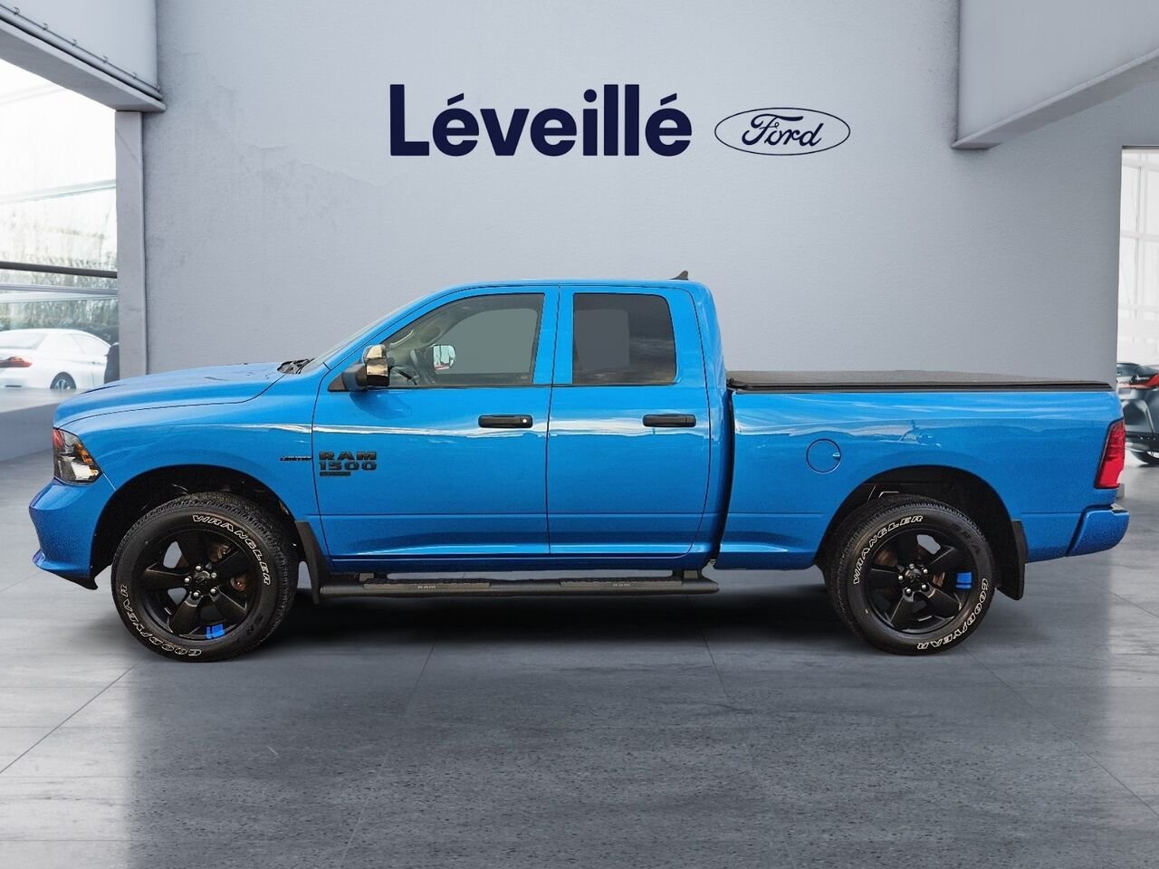 2022 Ram 1500 Classic Blue Saint-Jérôme - photo #26