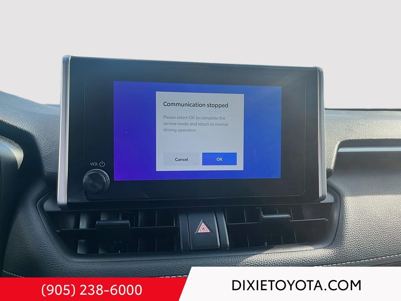 2025 Toyota RAV4 HYBRID LE AWD / CLEAN CARFAX / HEATED SEATS / TOYOTA SAFETY SENSE / CARPLAY AND ANDROID AUTO Black Mississauga - photo #14