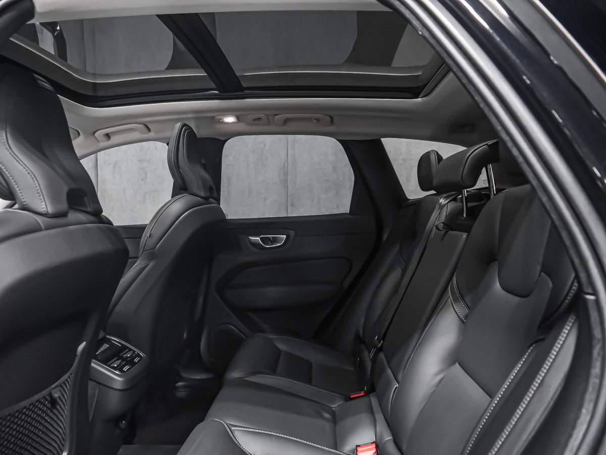 Volvo XC60 B5 ULTRA DARK 2026 Noir Montréal - photo #12