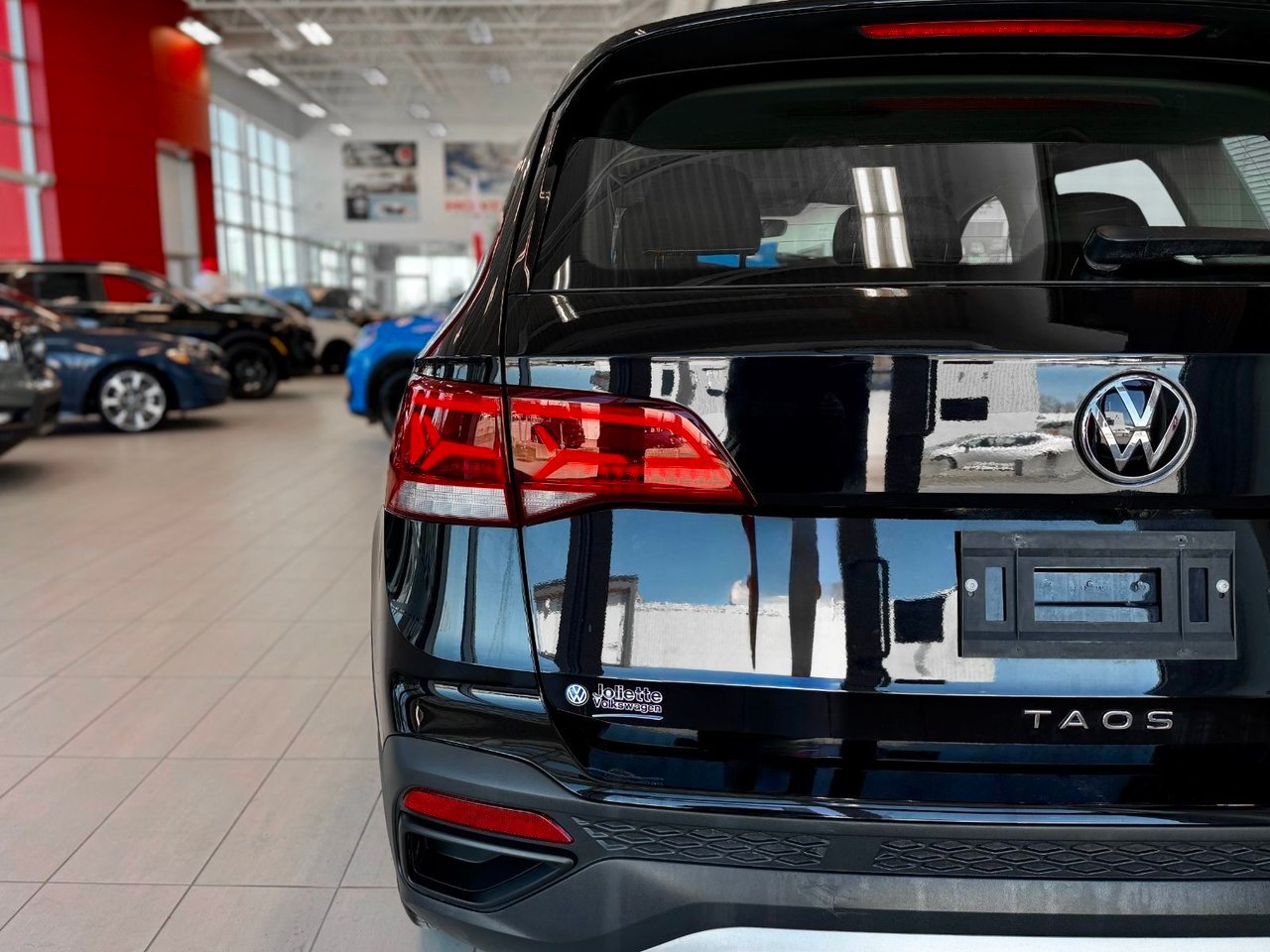 2024 Volkswagen Taos Black Notre-Dame-des-Prairies - photo #12