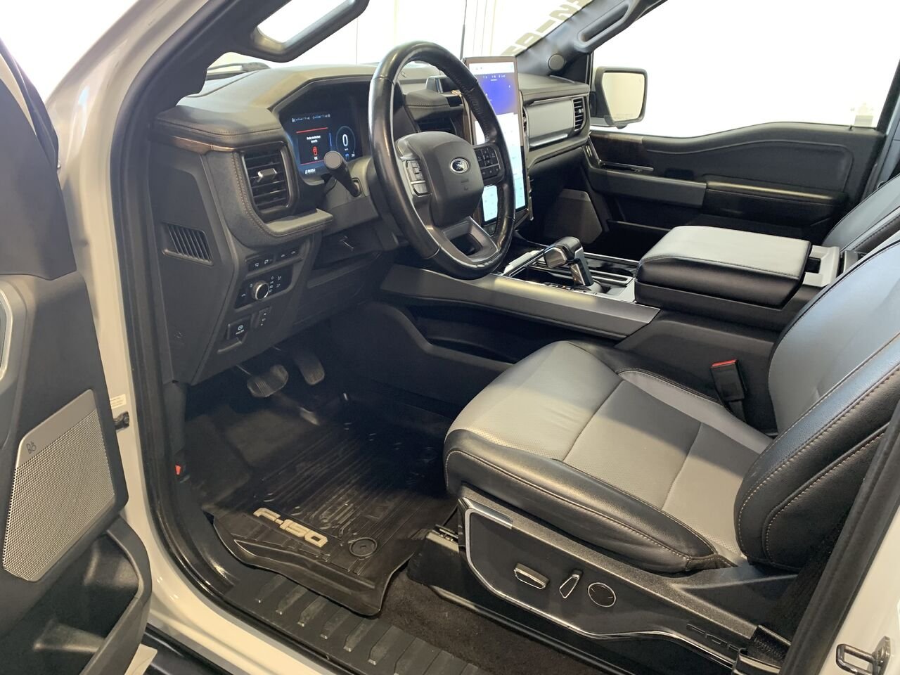 Ford F-150 Lightning LARIAT LARIAT cabine SuperCrew 4RM caisse de 5,5 pi 2023 Gris Châteauguay - photo #33