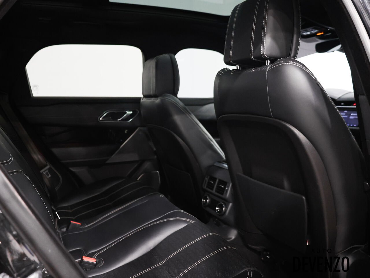 2018 Land Rover Range Rover Velar Black Saint-Eustache - photo #8