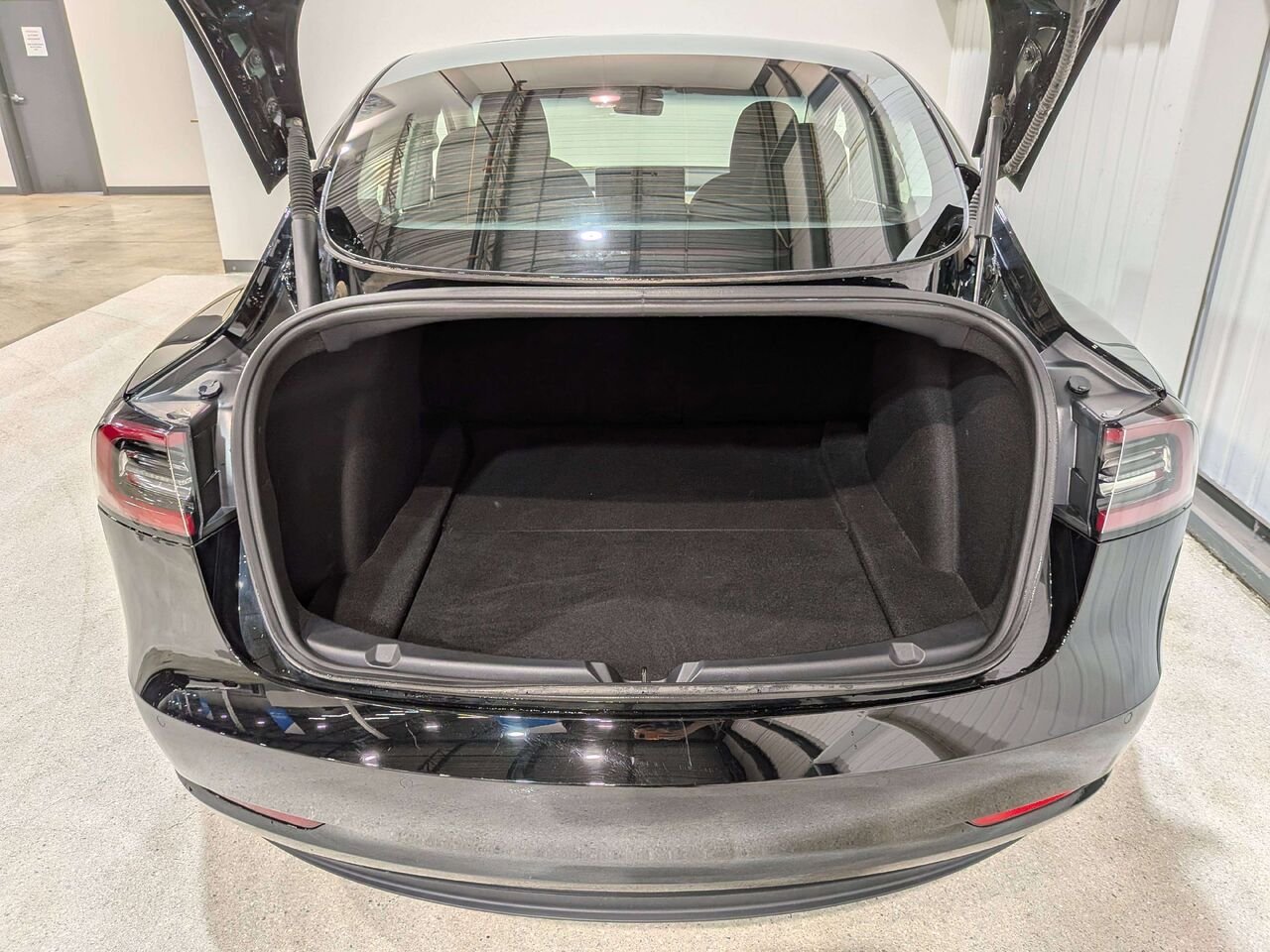 2022 Tesla Model 3 Standard Range RWD *Ltd Avail* Black Val-David - photo #8