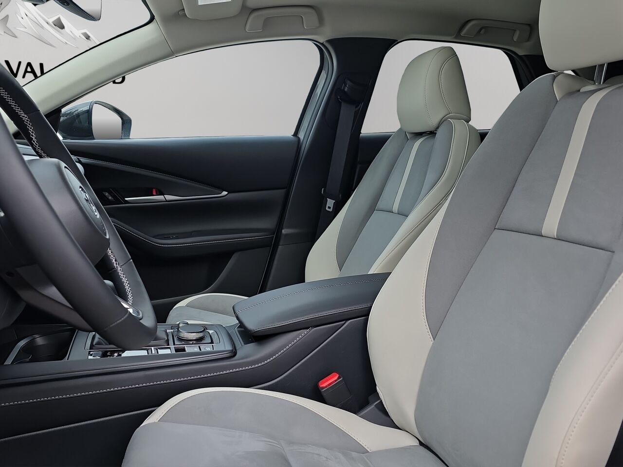 Mazda CX-30 GT turbo, awd, toit ouvrant, Écran 360 degré, Navigation, chargeur sans fil pour cellulaire 2026 Gris aéro métallisé Val-David - photo #6