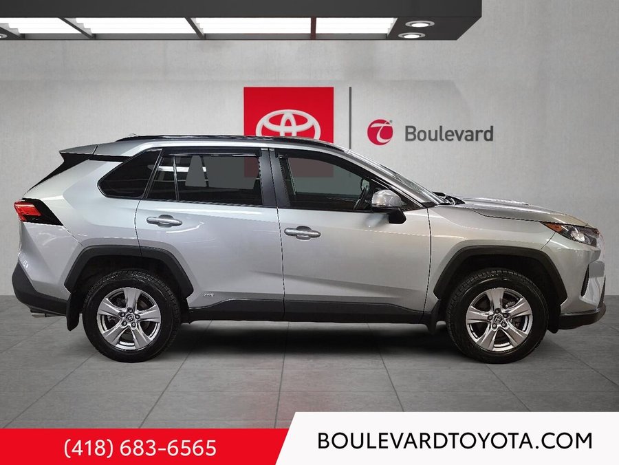 Toyota RAV4 LE, HYBRIDE, AWD 2022 Argent