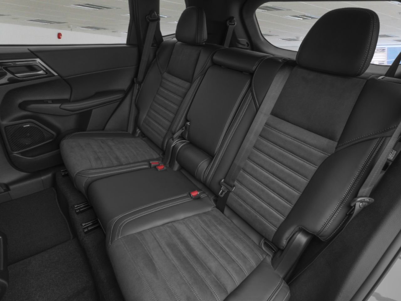 2026 MITSUBISHI Outlander White Diamond Amos - photo #3