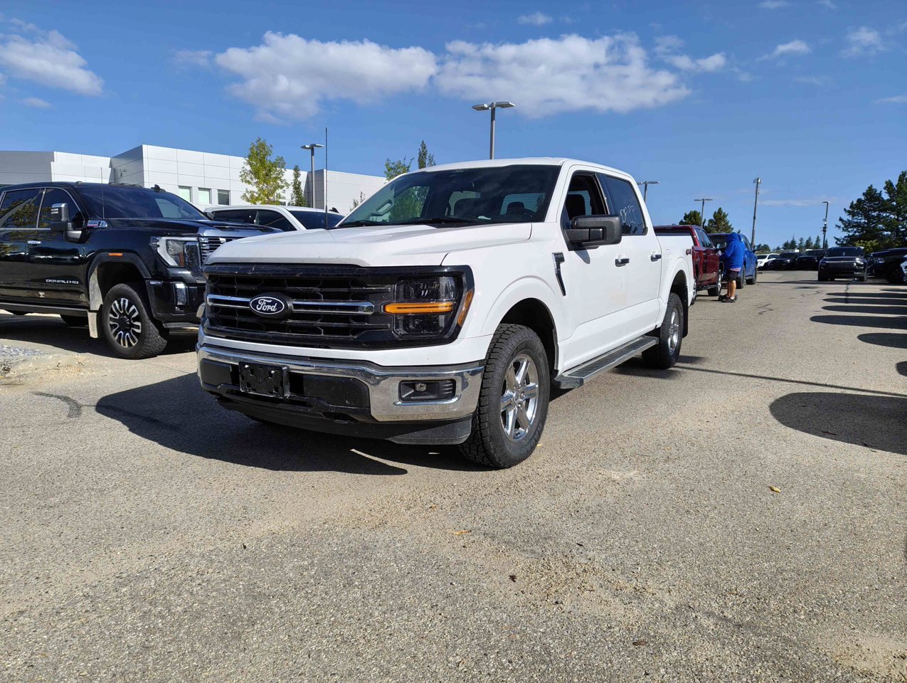 2025 Ford F-150 XLT 4WD SuperCrew 5.5' Box White Sherwood Park - photo #3