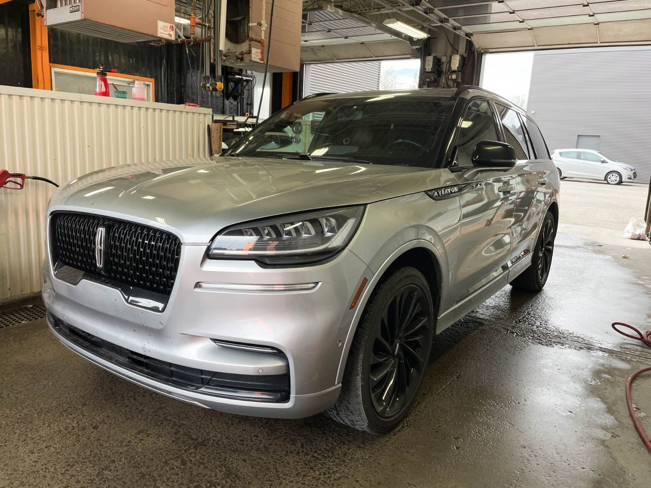 Lincoln Aviator RESERVE AWD *TOIT* NAV CUIR SIÈGES VENTIL CAM 360 2023 Gris Saint-Jérôme - photo #6