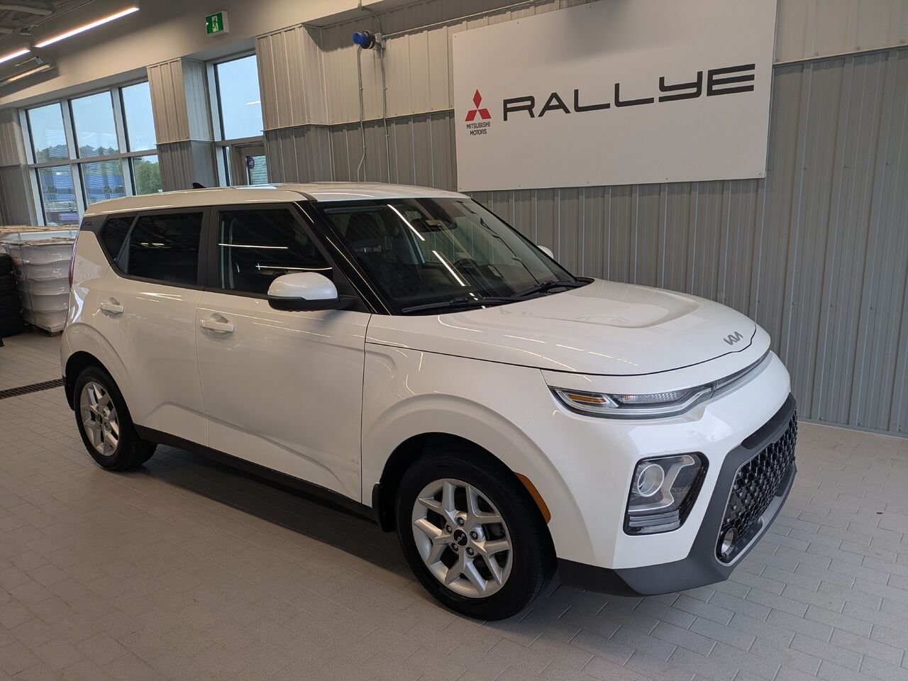 2022 Kia Soul White Gatineau - photo #0