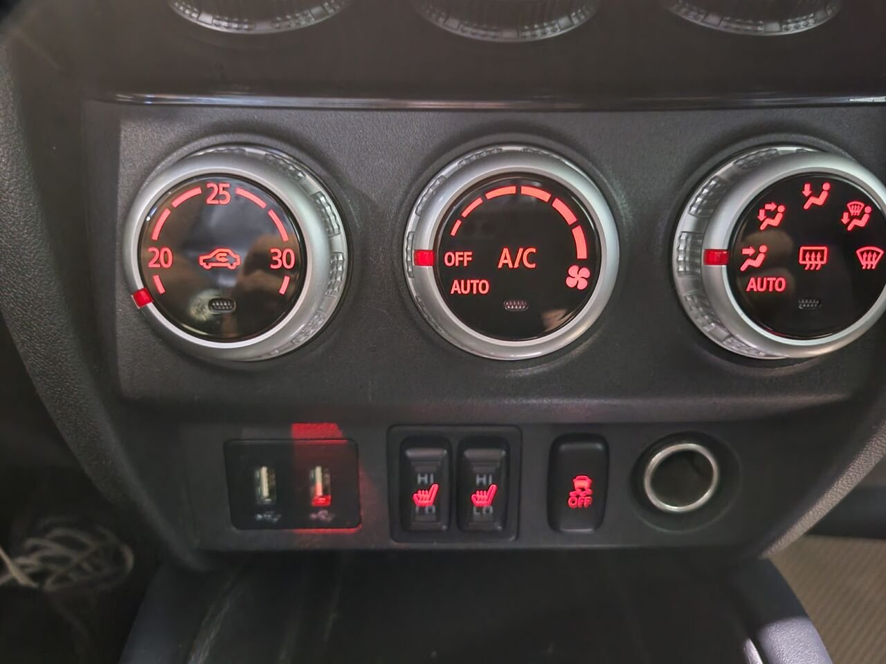 2020 Mitsubishi RVR Brown  - photo #21