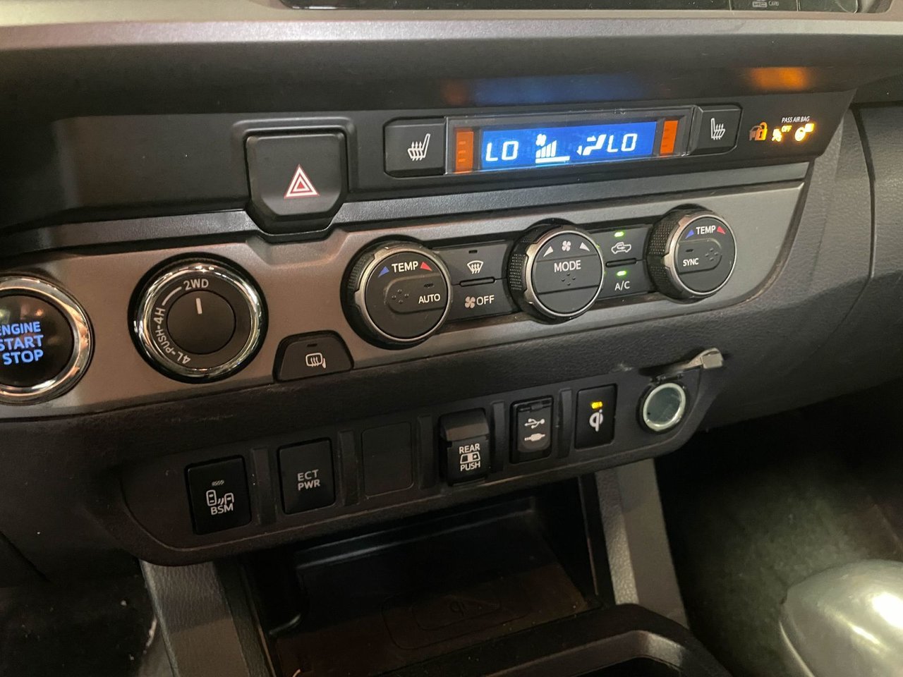 Toyota Tacoma SR5 TRD SPORT 4X4 *TOIT* NAV CUIR SIÈGES CHAUFF 2019 Bleu Saint-Jérôme - photo #13