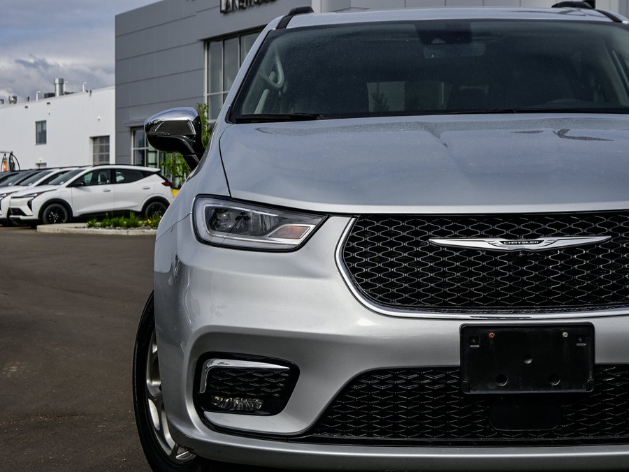 2023 Chrysler Pacifica Limited AWD 3.6L 7 Passenger | Panoramic Sunroof Grey