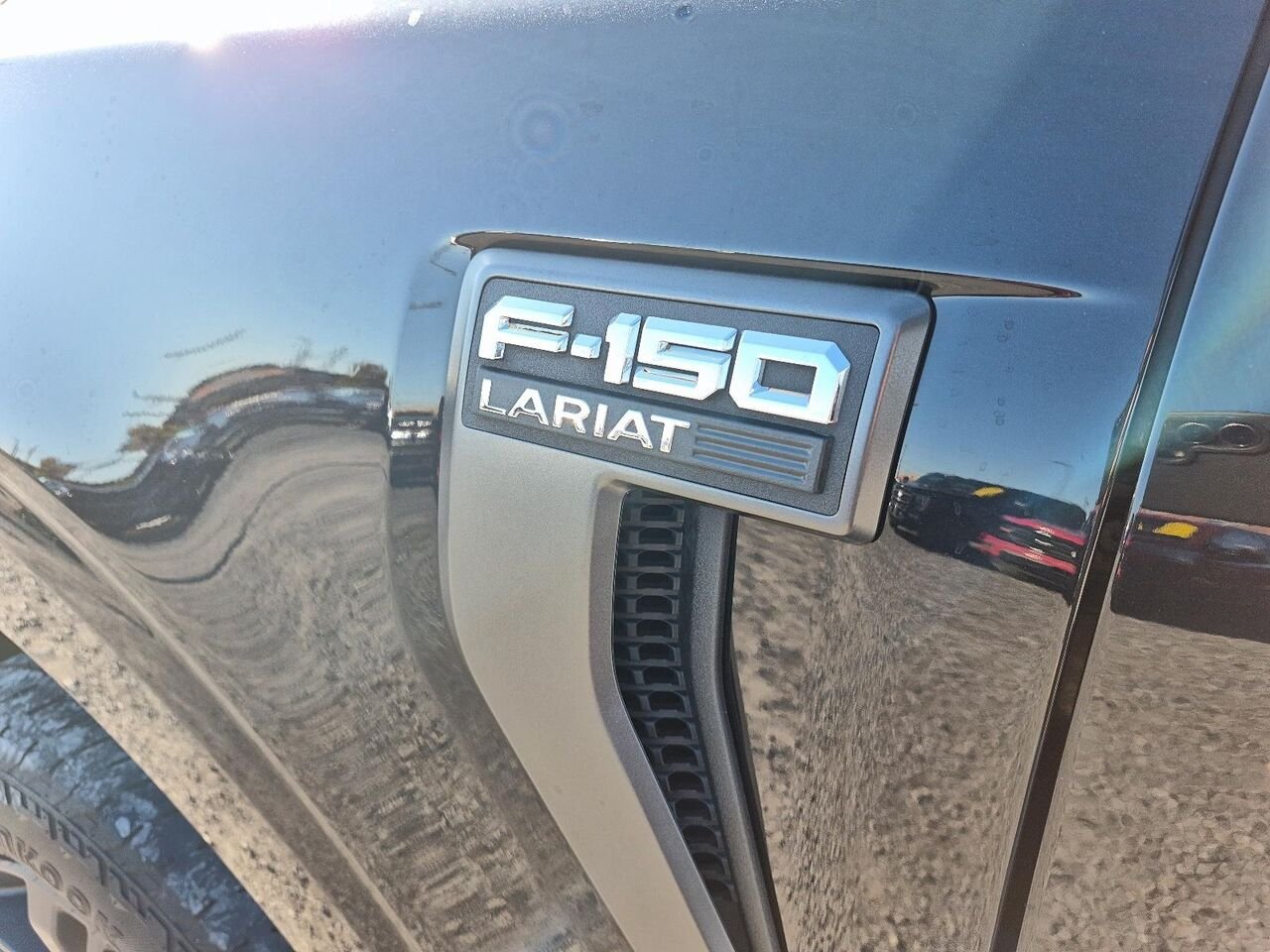 Ford F-150 2F304A | LARIAT 3.5L ** 502A ** SPORT ** TOIT PANO ** 20P ** HAYON ELECTRIQUE ** 6,5 pi 2023 Noir Saint-Jérôme - photo #5
