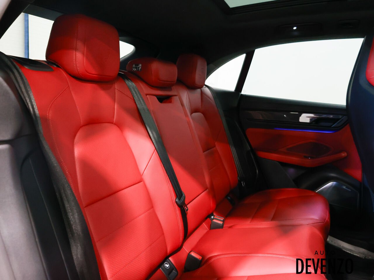 2025 Porsche Macan Grey Saint-Eustache - photo #9