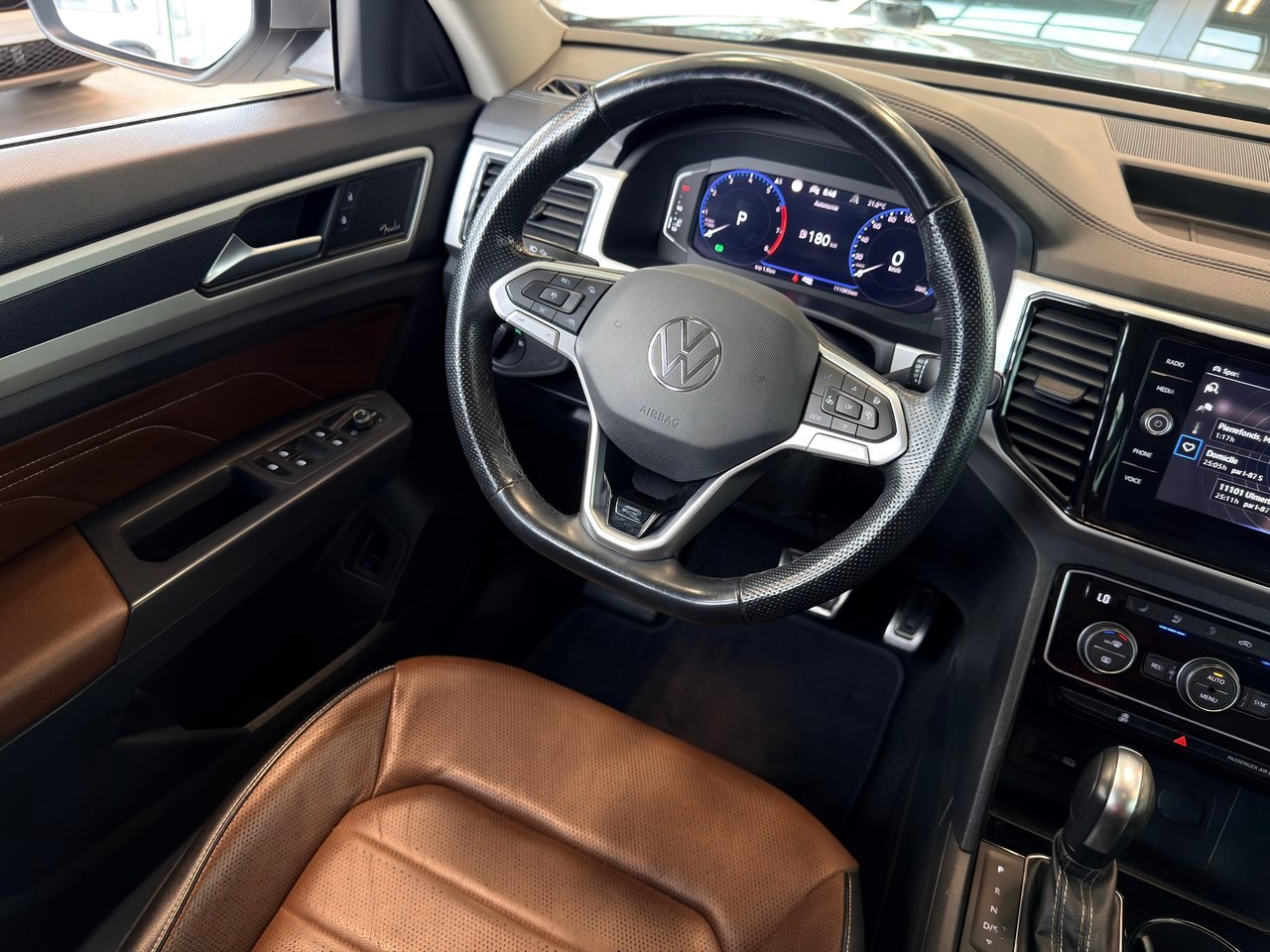 2021 Volkswagen Atlas Silver Notre-Dame-des-Prairies - photo #24