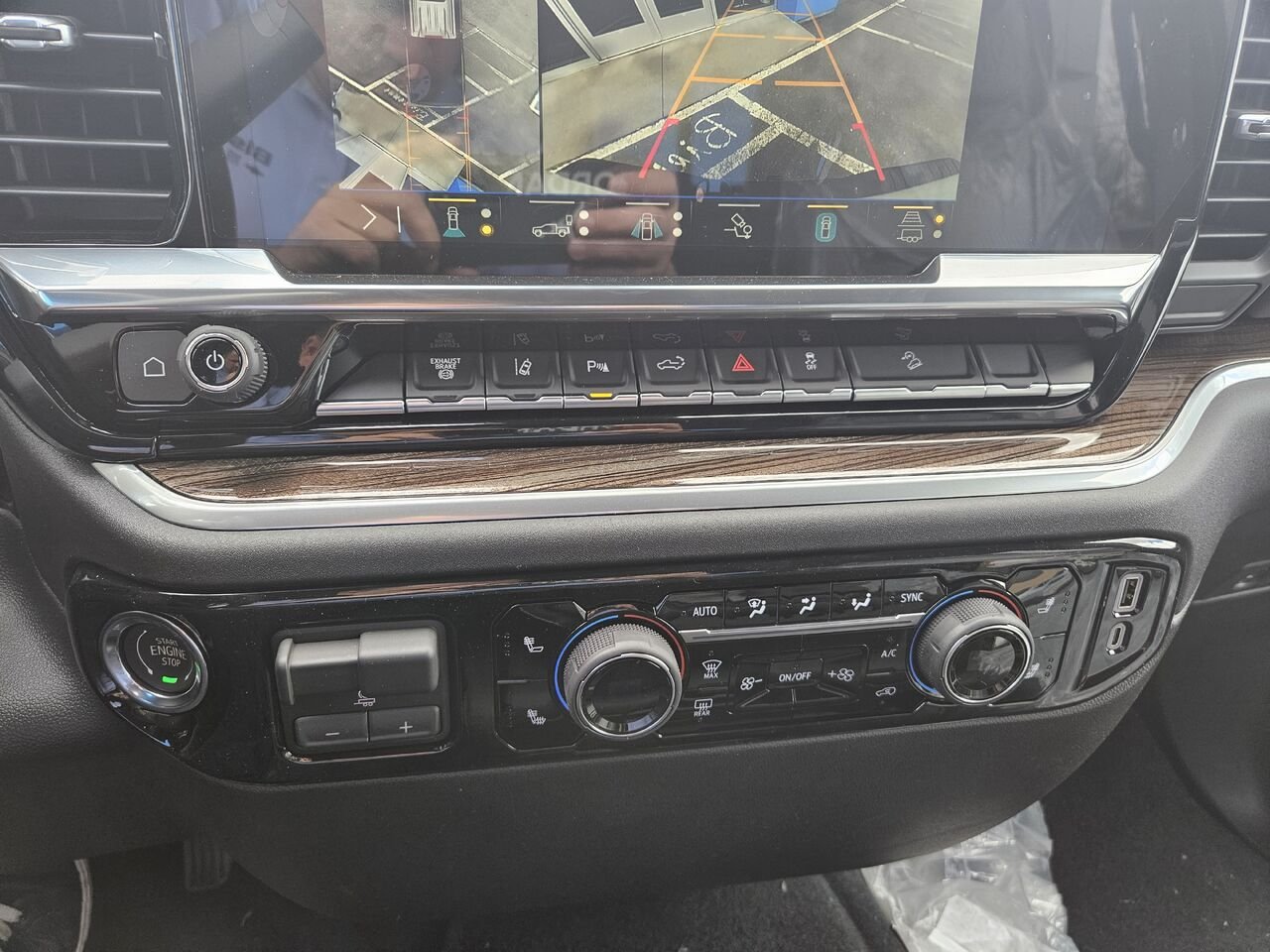 Chevrolet Silverado 2500HD LT cabine multiplace 4RM 159 po 2026 BLANC SOMMET Thetford Mines - photo #12