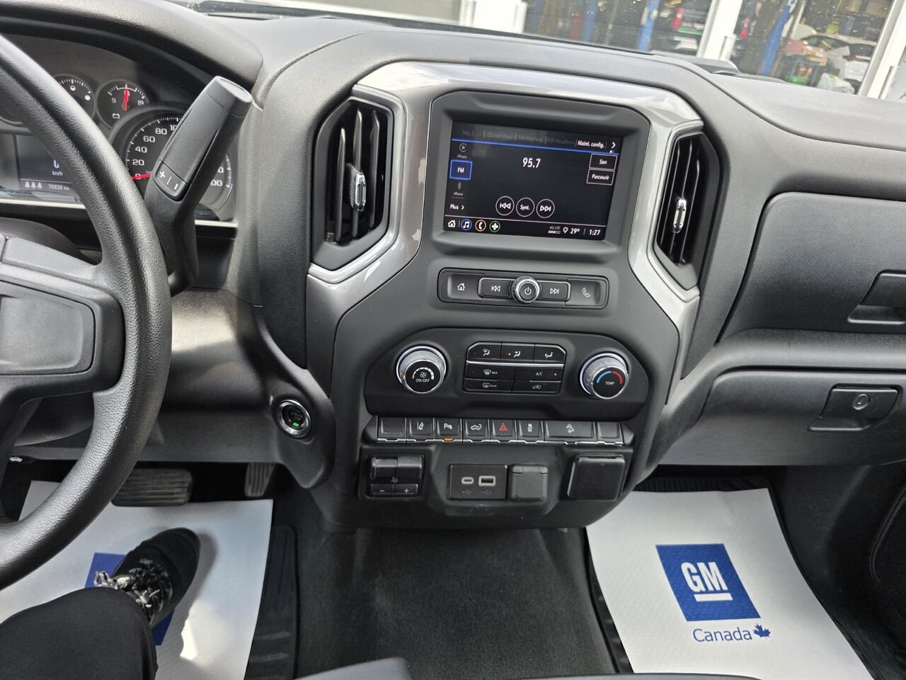 2024 Chevrolet Silverado 2500HD Custom Black Rouyn-Noranda - photo #16