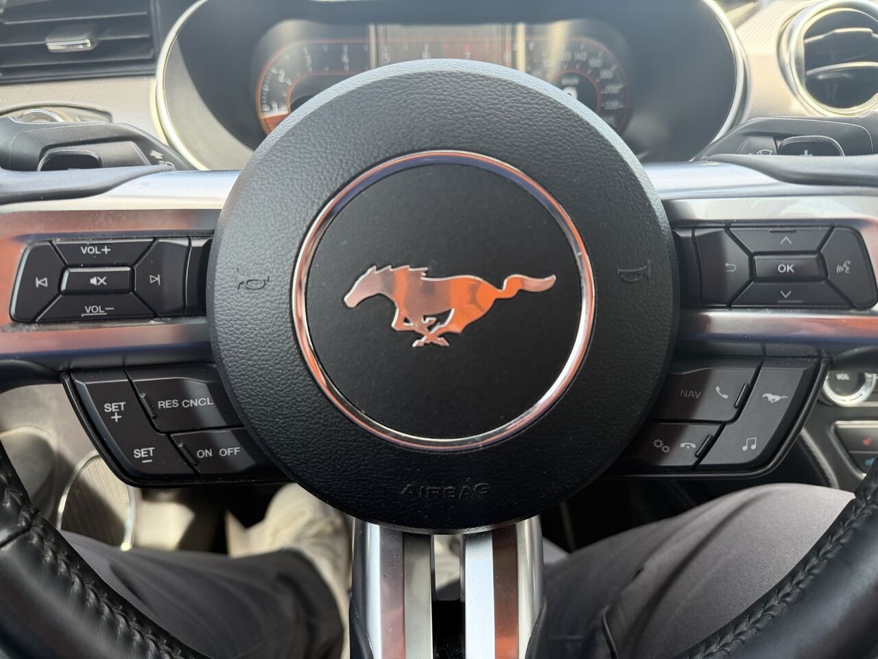 2018 Ford Mustang Orange Mont-Laurier - photo #10