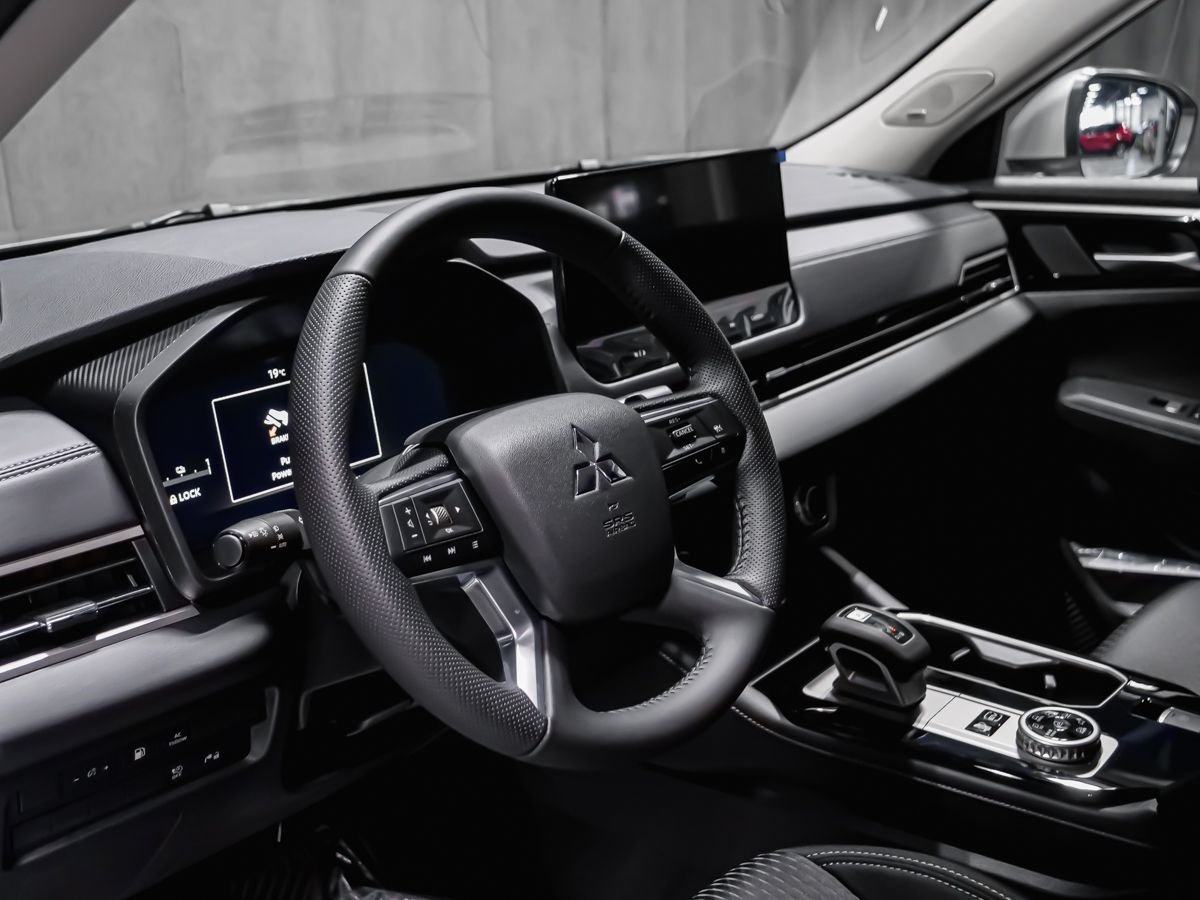 Mitsubishi Outlander PHEV ES 2026 Gris graphite métallisé Montréal - photo #11