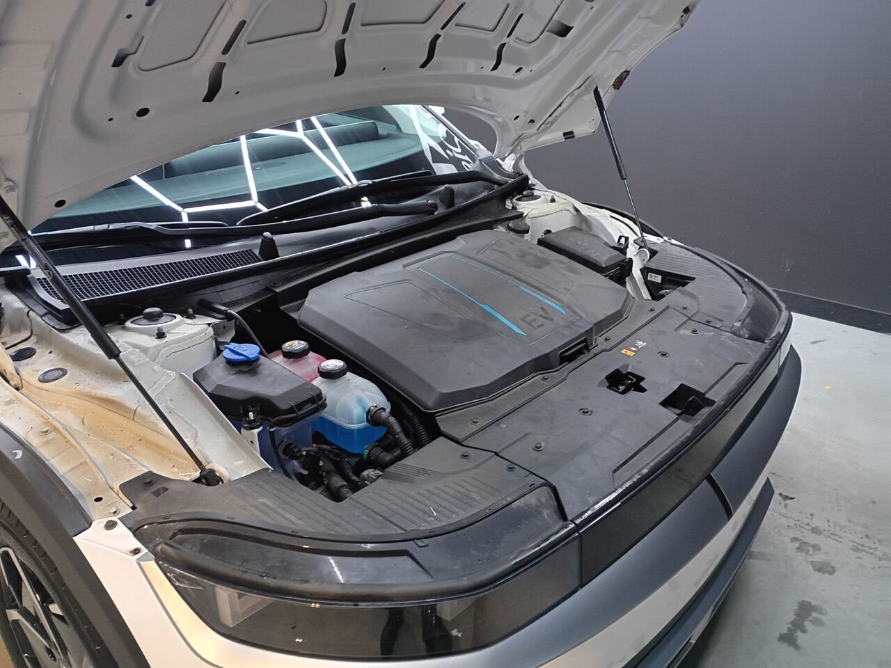 2023 Hyundai IONIQ 5 White Blainville - photo #30