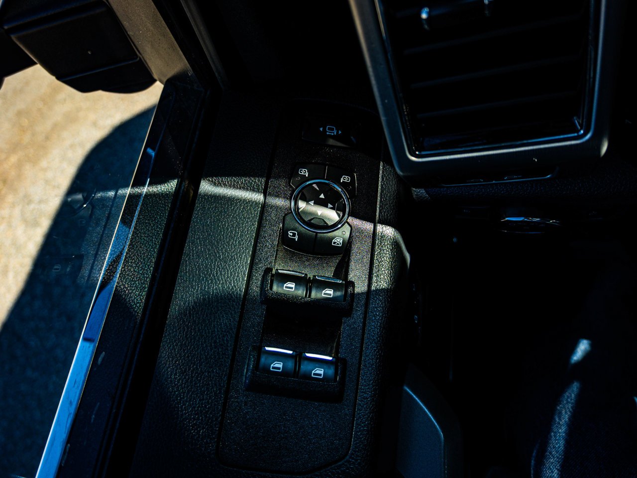 2022 Ford Super Duty F-350 SRW Platinum 4WD Crew Cab 6.75' Box White Sherwood Park - photo #18