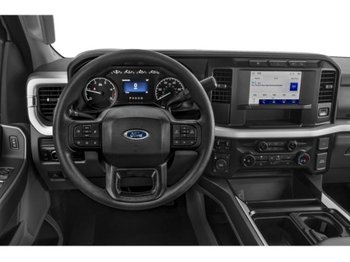 Ford Super Duty F-350 à roues arrière jumelées XLT
