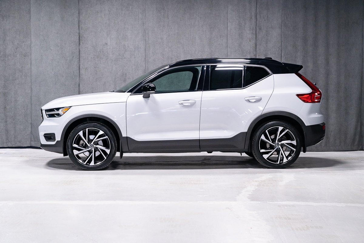 Volvo XC40 T5 R-DESIGN CLIMAT ADVANCED HARMAN KARDON 2022 Argent Montréal - photo #2