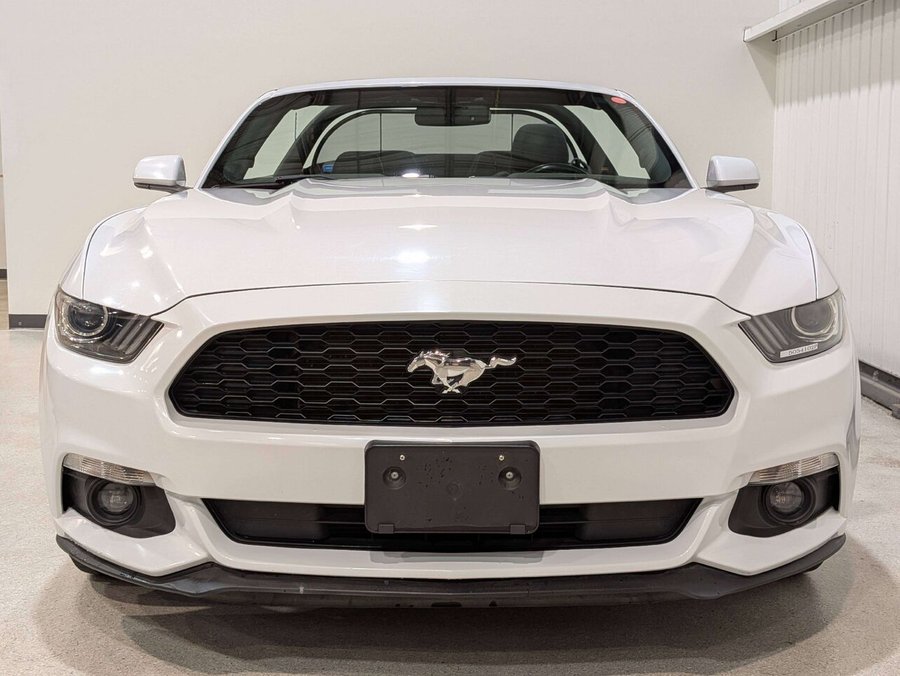 2015 Ford Mustang 2dr Conv V6 White