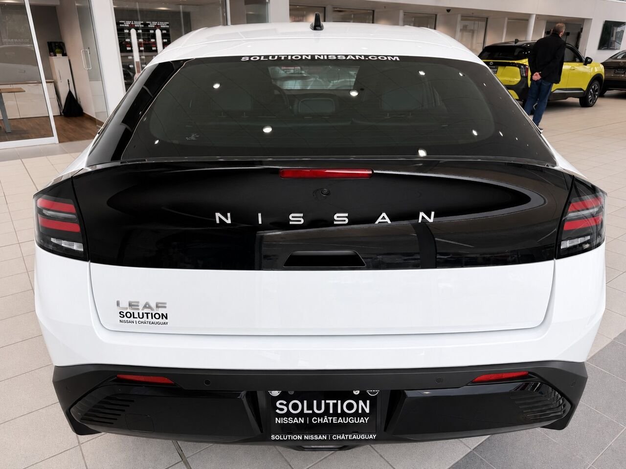 NISSAN LEAF LEAF SV+ 2026 Blanc Everest nacré triple couche Châteauguay - photo #3