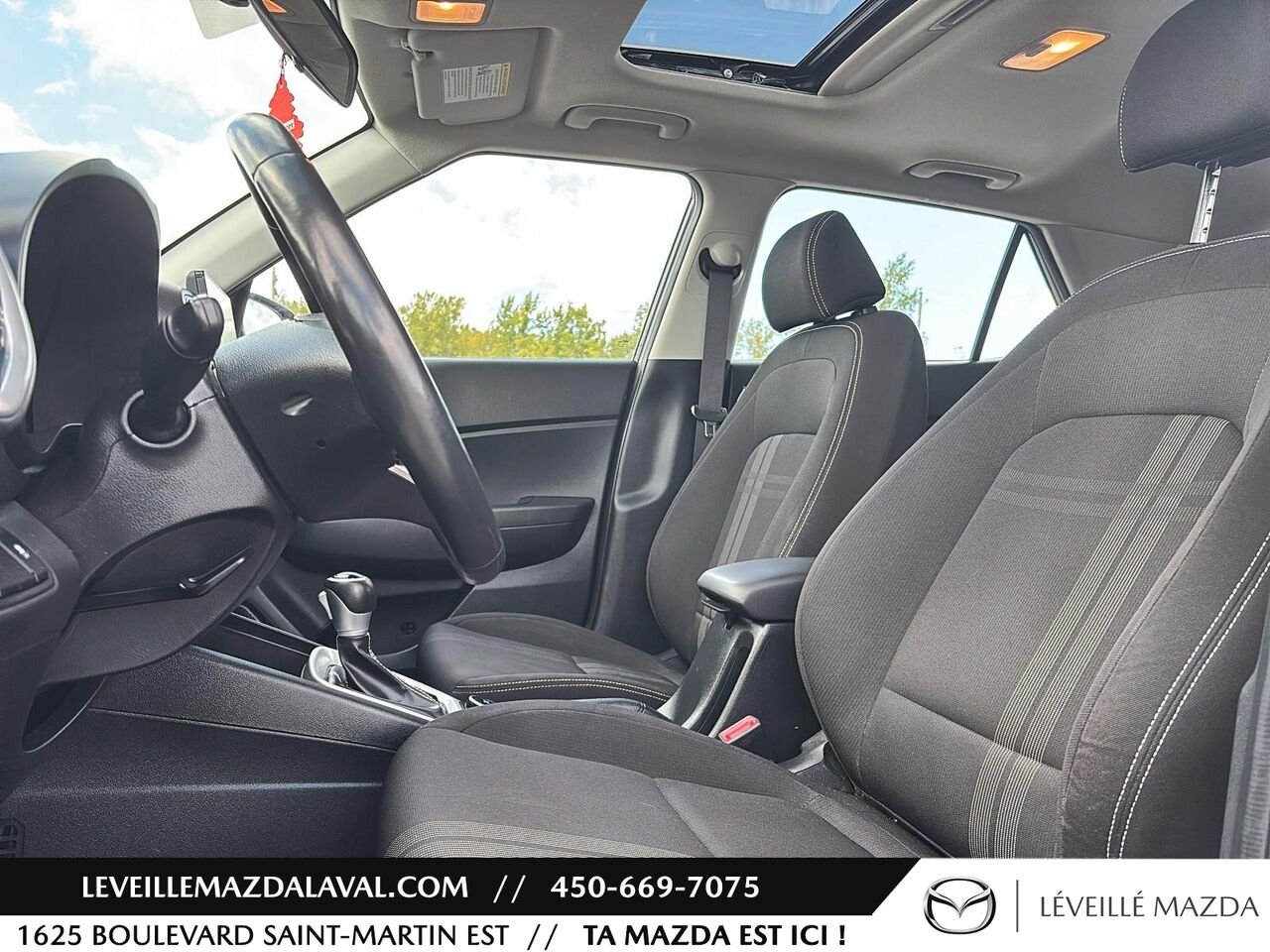 2020 Hyundai Venue Trend IVT Black Laval - photo #10