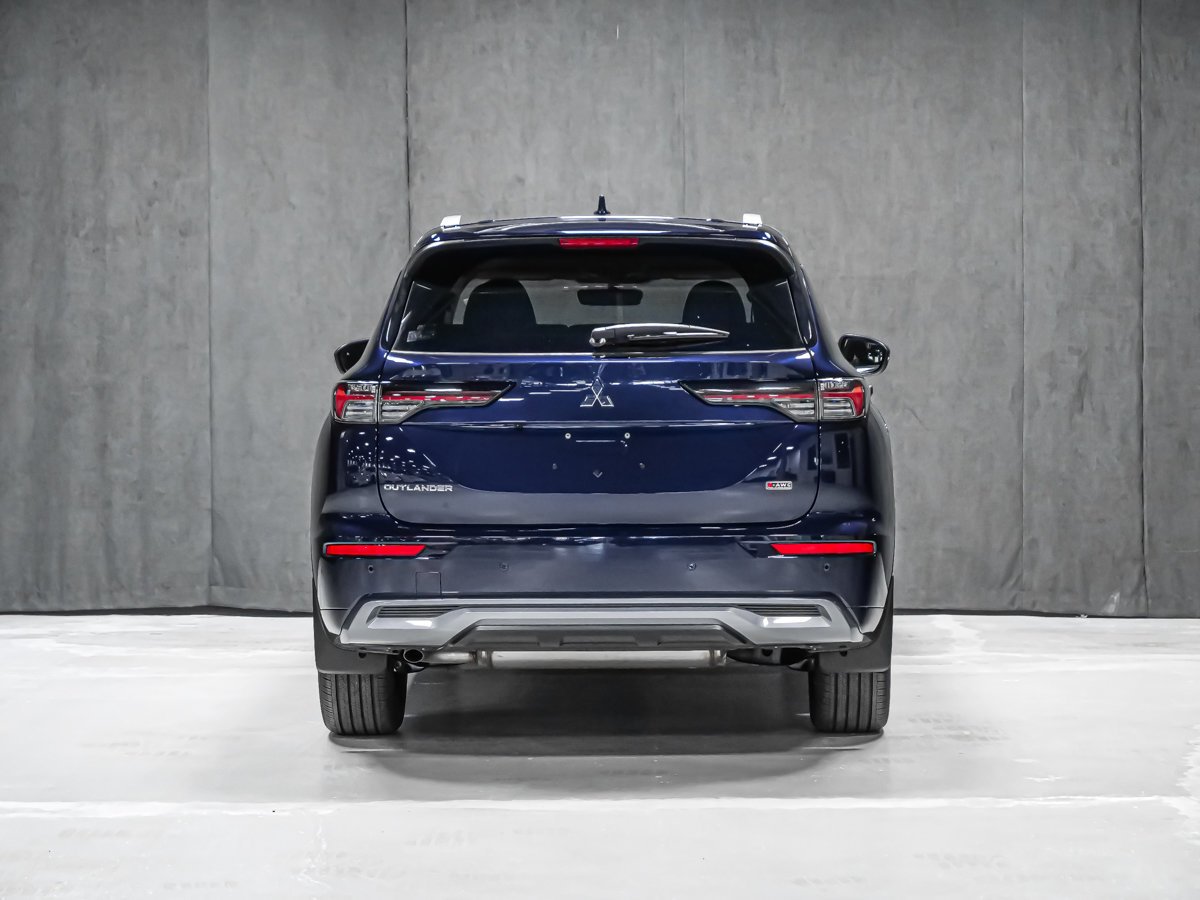 2026 Mitsubishi Outlander GT Cosmic Blue Montreal - photo #4