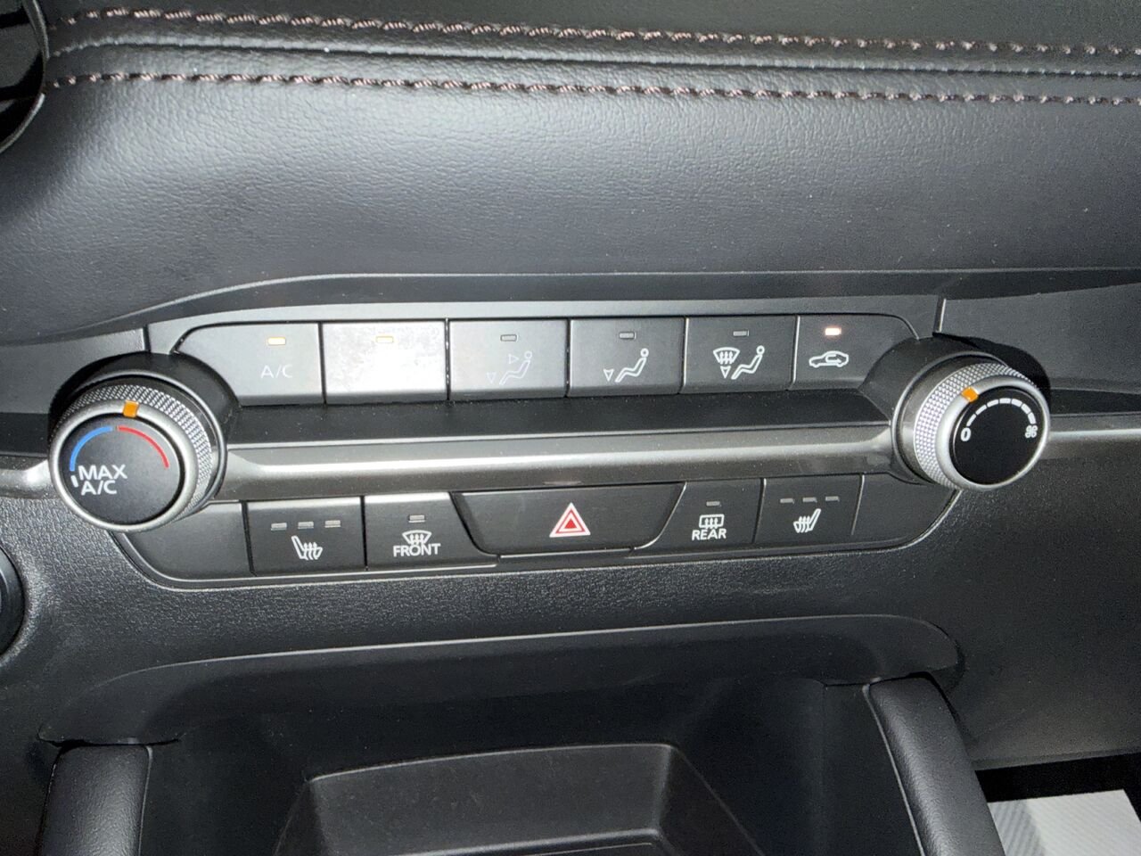 Mazda Mazda3 2023 Blanc Lac Mégantic - photo #17