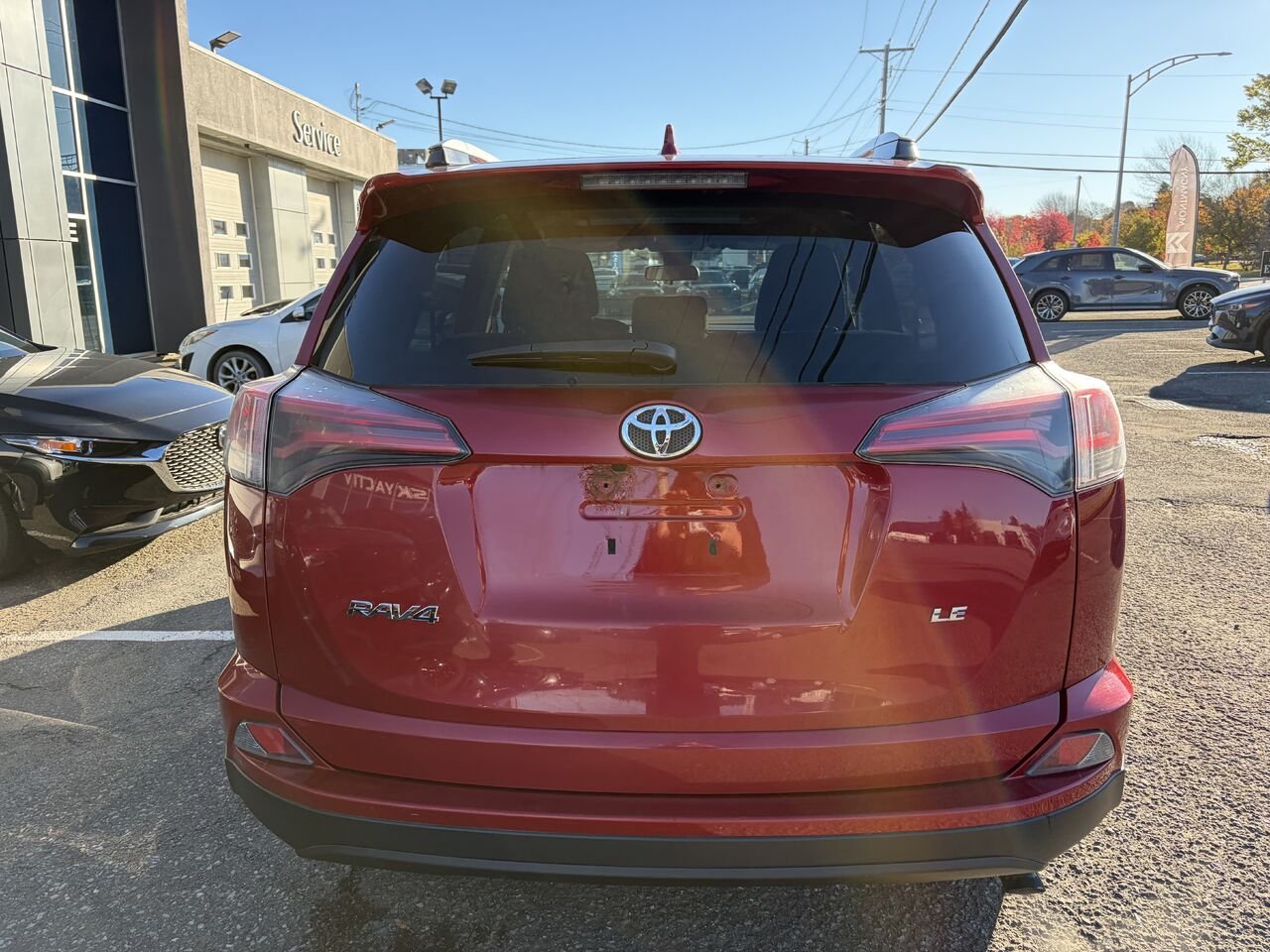 Toyota RAV4 4 portes LE traction avant 2017 Rouge Montmagny - photo #5