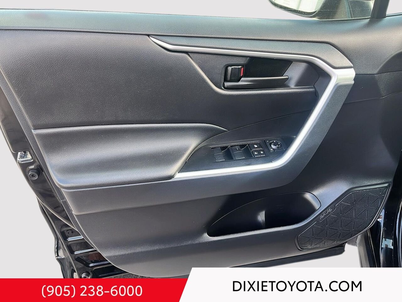 2025 Toyota RAV4 HYBRID LE AWD / CLEAN CARFAX / HEATED SEATS / TOYOTA SAFETY SENSE / CARPLAY AND ANDROID AUTO Black Mississauga - photo #9
