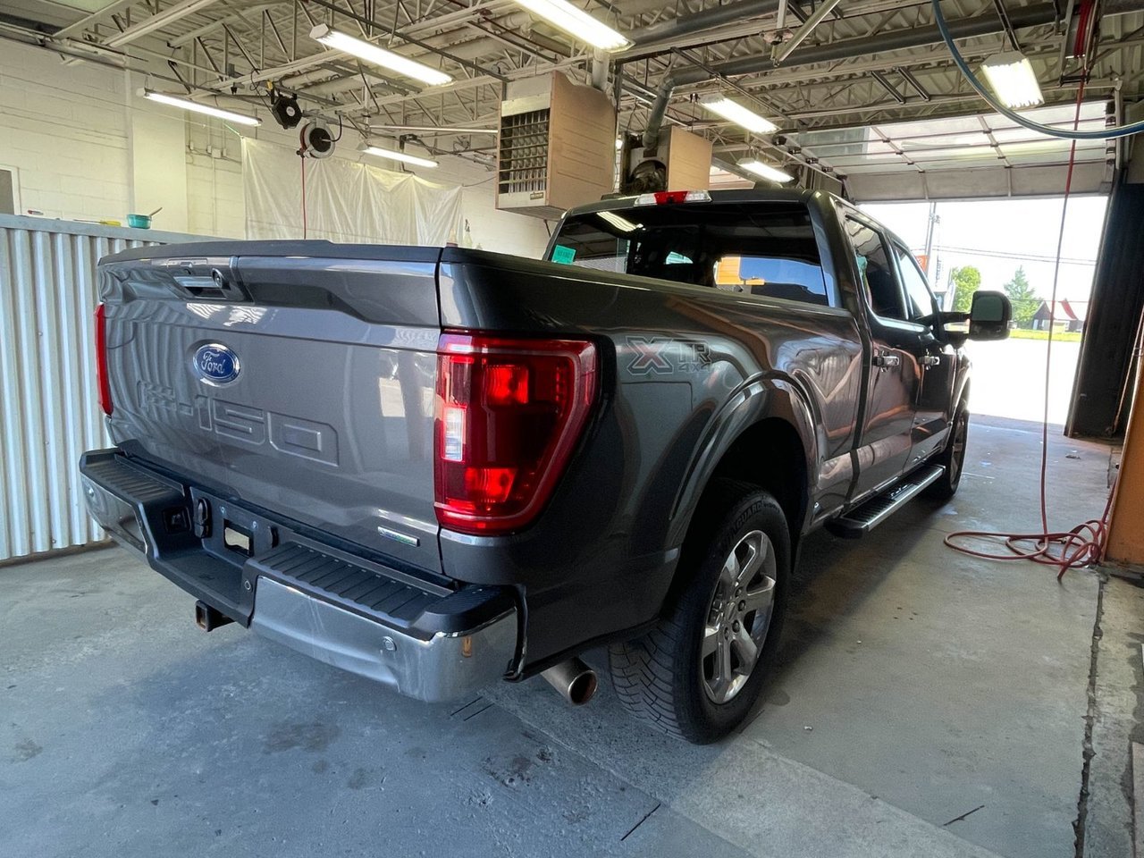 Ford F-150 XLT CREW 4X4 302A *TOIT* 3.5L ECOBOOST CAM 360 B&O 2022 Gris Saint-Jérôme - photo #8
