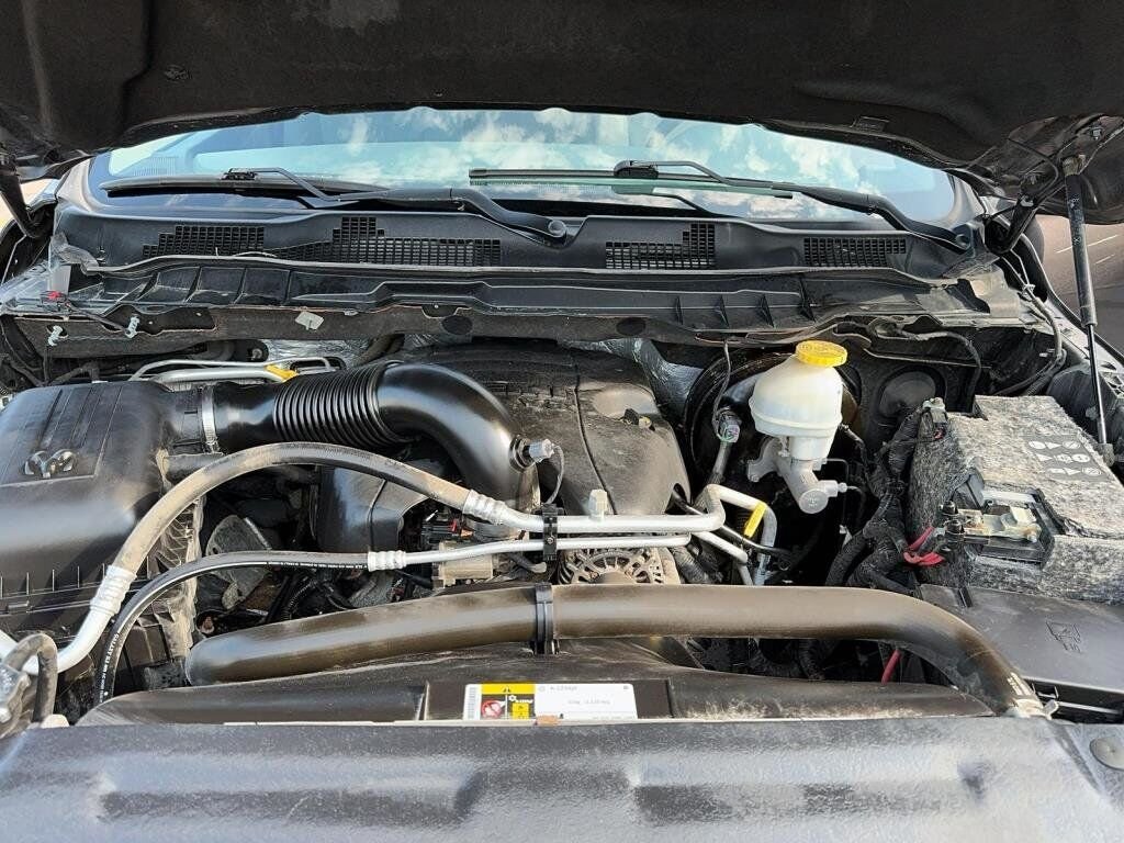 2017 Ram 1500 ST Grey Baie-Comeau - photo #7