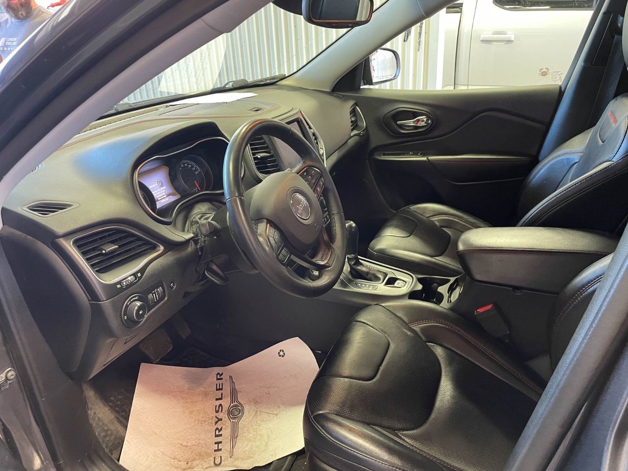 Jeep Cherokee TRAILHAWK 4X4 *CUIR* GR REMORQ *SIEGES VENTIL* NAV 2023 gray Saint-Jérôme - photo #10