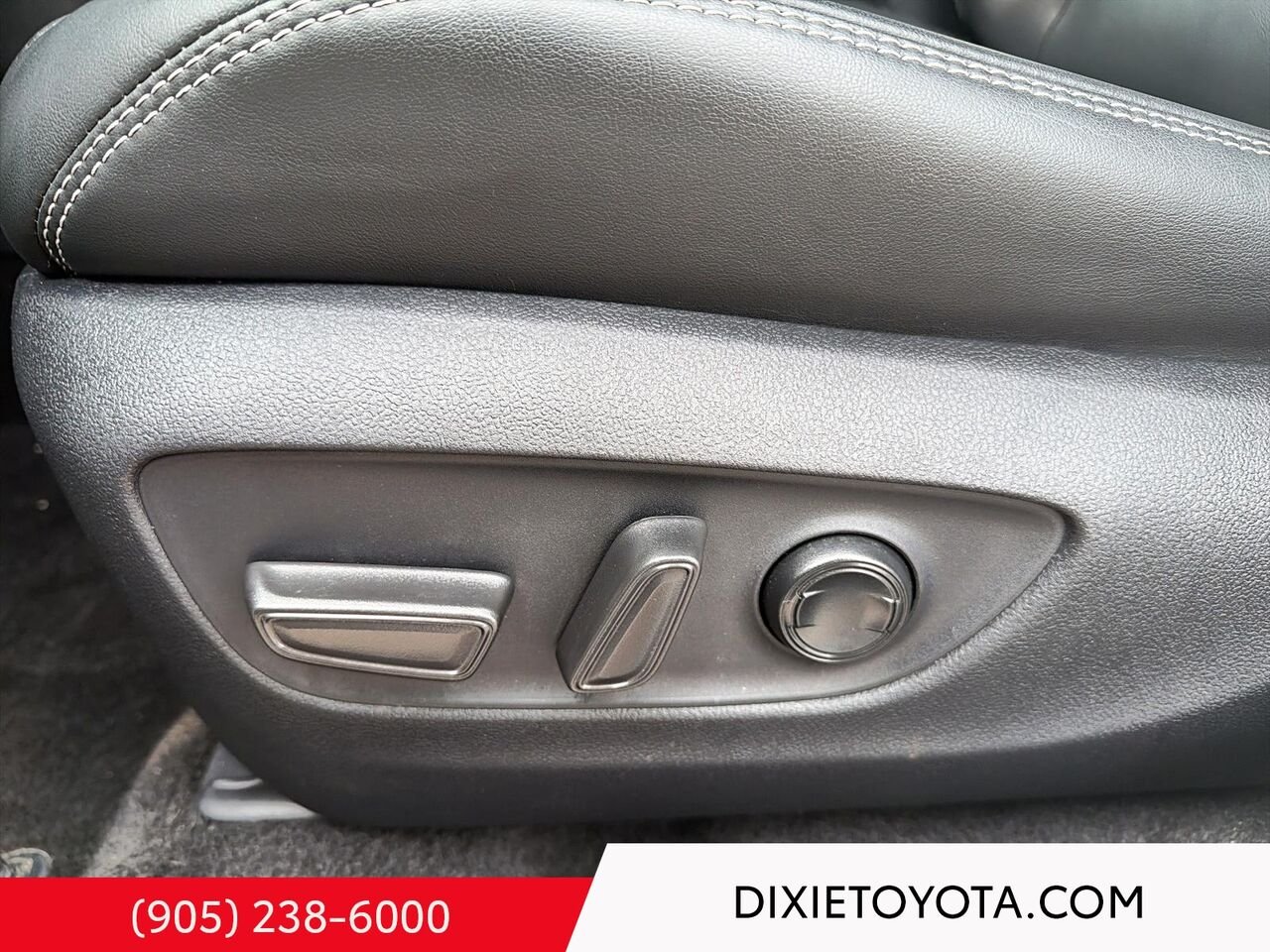 2024 Toyota RAV4 LIMITED AWD / CLEAN CARFAX / HEATED AND VENTILATED SEATS / MOONROOF / ALLOY WHEELS / CARPLAY AND ANDROID AUTO White Mississauga - photo #9