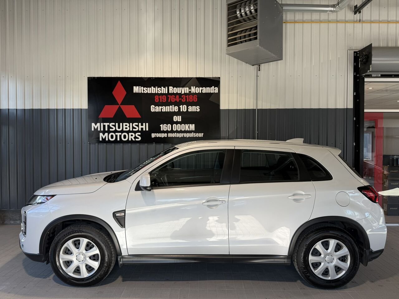 2024 Mitsubishi RVR White Rouyn-Noranda - photo #1