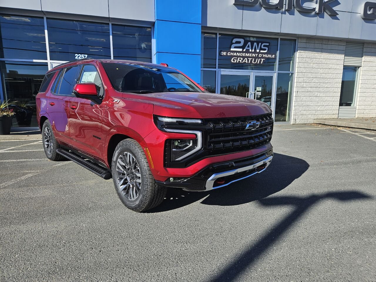 2027 Chevrolet Tahoe Z71 4 portes 4RM Radiant Red Tintcoat Thetford Mines - photo #1