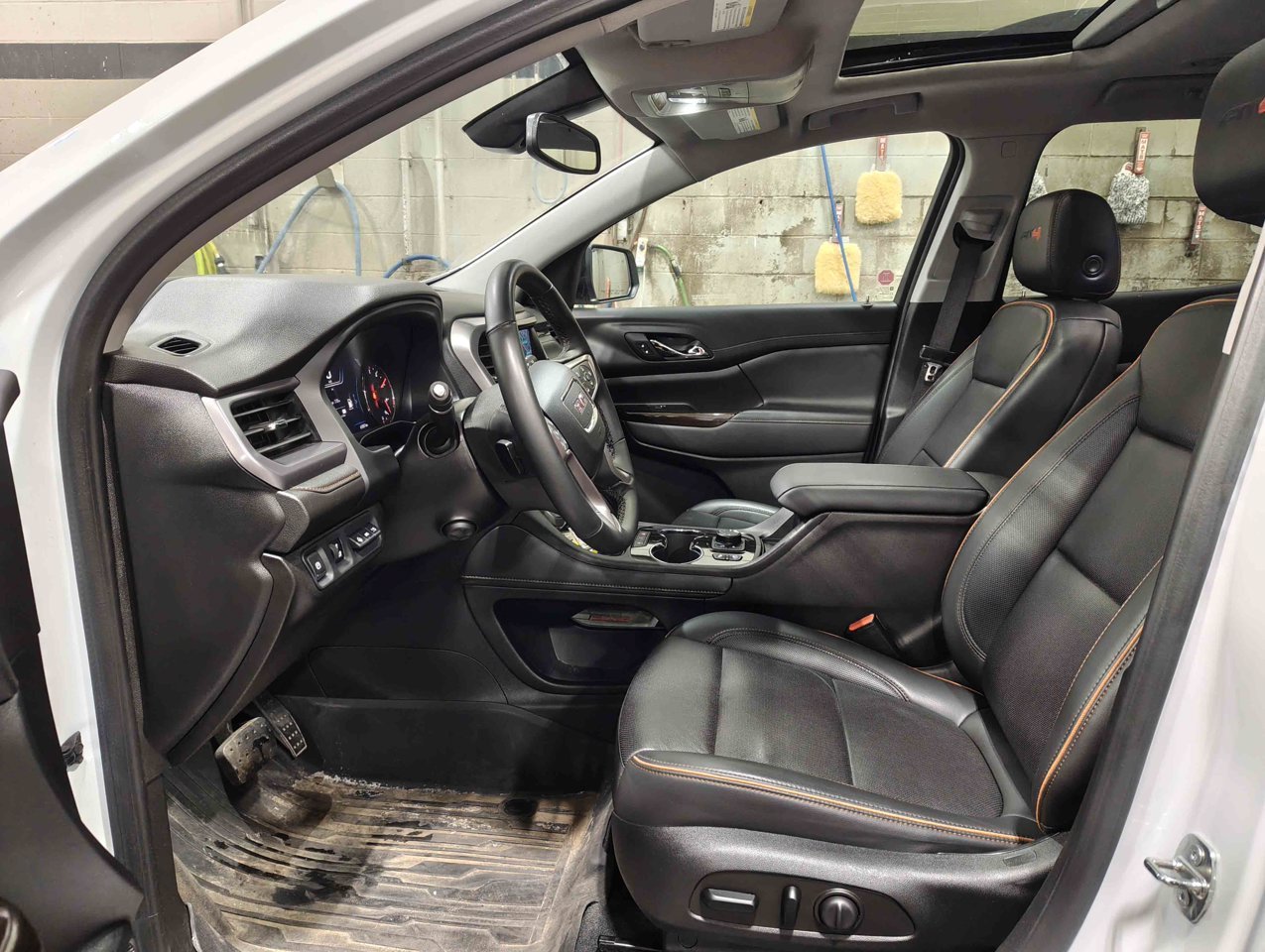 2023 GMC Acadia AWD 4dr AT4 White Sherwood Park - photo #6