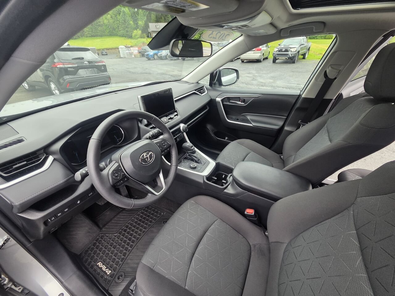 Toyota RAV4 hybride XLE TI 2023 Ciel argent métallisé Lac-Etchemin - photo #17
