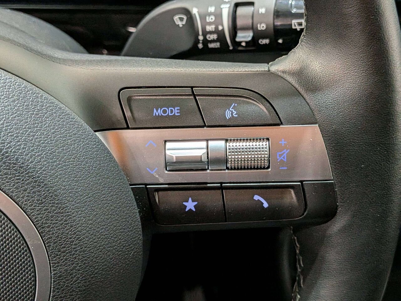 2025 Hyundai Kona 2.0L Preferred AWD Grey Val-David - photo #14