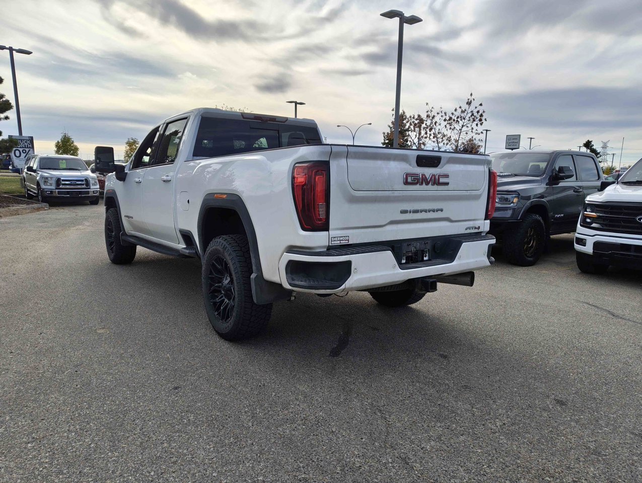 2022 GMC Sierra 3500HD 4WD Crew Cab 159 AT4 White Sherwood Park - photo #4