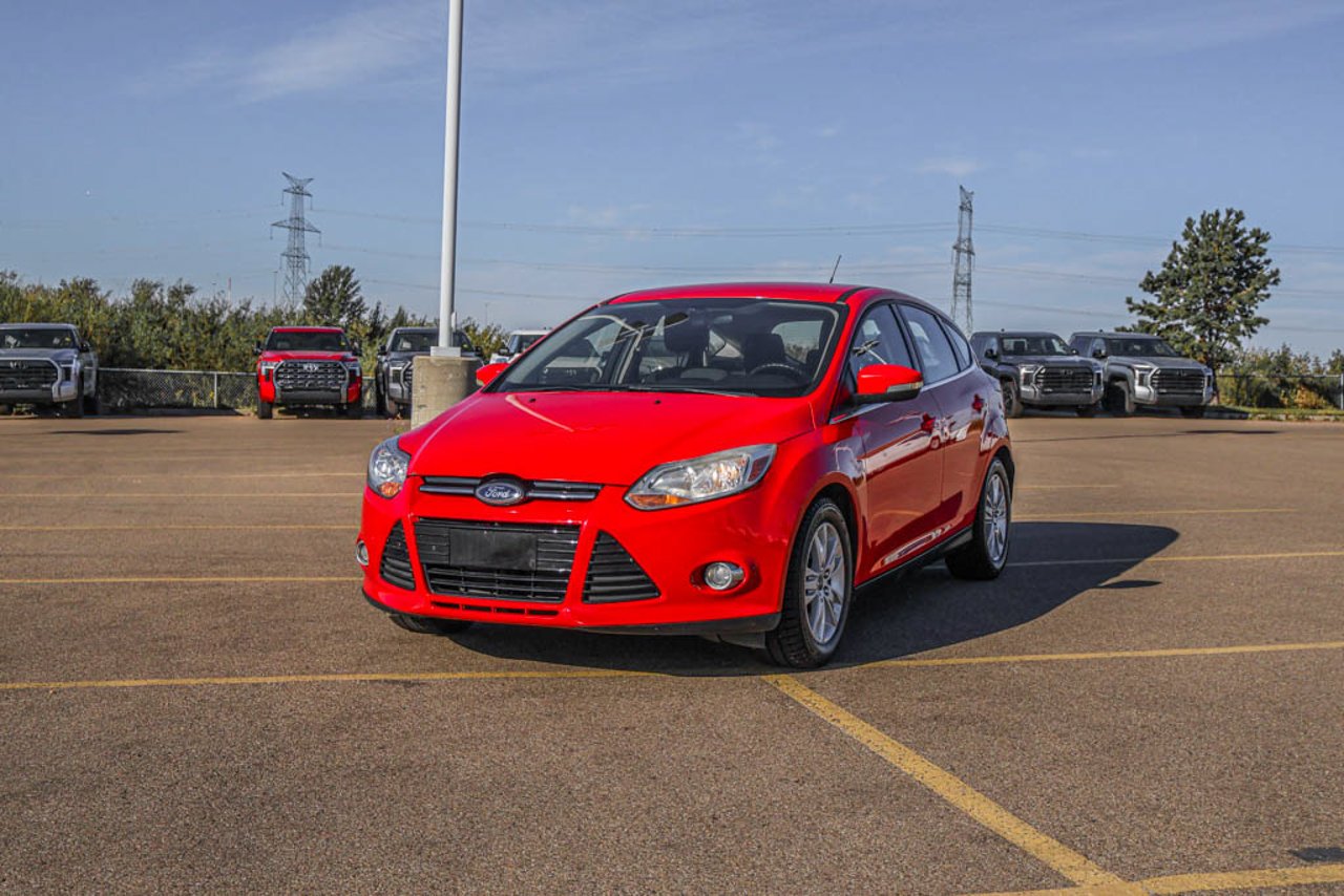 2012 Ford Focus 5dr HB SEL Red Sherwood Park - photo #3
