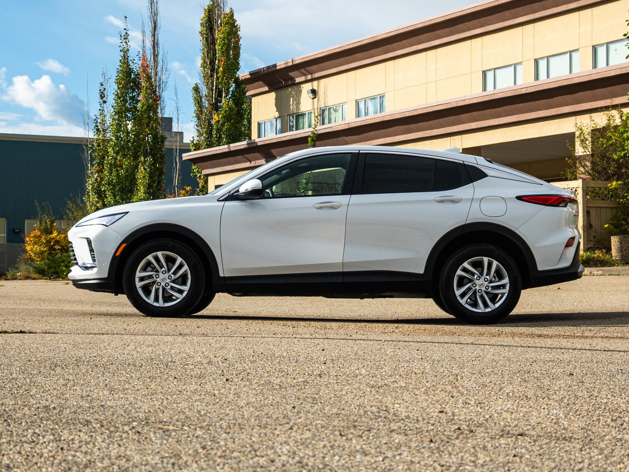 2025 Buick Envista FWD 4dr Preferred White Sherwood Park - photo #10